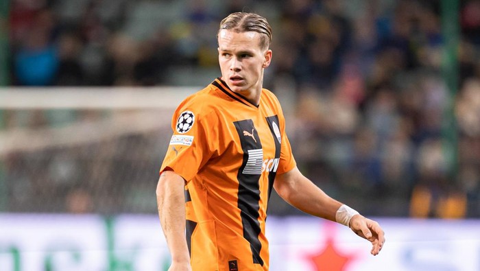 WARSAW, POLAND - 2022/11/02: Mykhailo Mudryk of Shakhtar seen in action during the UEFA Champions League Group Stage match between FC Shakhtar Donetsk and RB Leipzig at Marshal Jozef Pilsudski Legia Warsaw Municipal Stadium.
Final score; FC Shakhtar Donetsk 0:4 RB Leipzig. (Photo by Mikolaj Barbanell/SOPA Images/LightRocket via Getty Images)