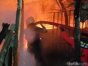 Kebakaran Melanda Pasar Senggol Kuripan Pekalongan
