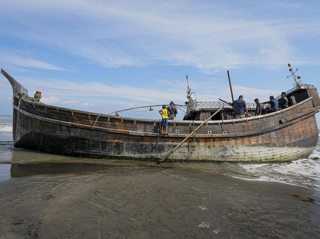 Penampakan Perahu yang Bawa Pengungsi Rohingya di Aceh