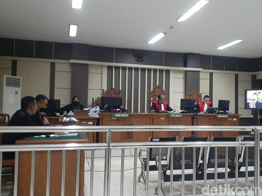 Jalani Sidang Perdana, Bupati Pemalang Didakwa Terima Suap Rp 6 Miliar Jalani Sidang Perdana, Bupati Pemalang Didakwa Terima Suap Rp 6 Miliar