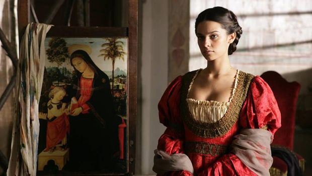 Pesona Katy Louise Saunders dalam film yang dibintanginya