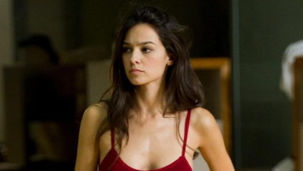 7 Pesona Katy Saunders, Wanita Diduga Pacar Song Joong Ki Saat Berakting