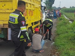 Gagal Salip Truk, Mahasiswi di Jombang Tewas Terlindas