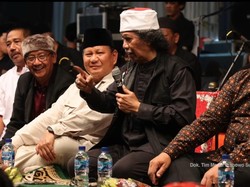 7 Hal Terjadi Usai Cak Nun Kesambet Sebut Jokowi Seperti Firaun