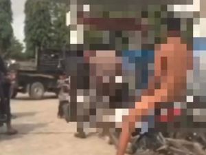 Ulah Pria Eks Pasien RSJ Kendari Telanjang Bulat Ikut Antrean SPBU di Konsel Ulah Pria Eks Pasien RSJ Kendari Telanjang Bulat Ikut Antrean SPBU di Konsel