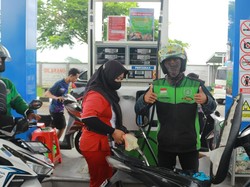 Relawan Sandiaga Uno Salurkan BBM Murah buat Ojek Online di Pemalang