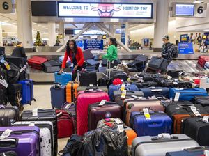 Ribuan Pelancong Terjebak di Bandara AS Gegara Badai Salju