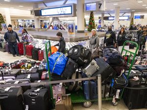 Badai Salju Brutal di AS Bikin Banyak Pesawat Batal Terbang