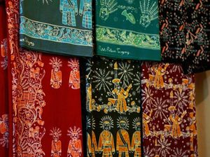 Batik Betawi Terogong: Antara Budaya dan Geliat Ekonomi Perempuan Betawi Batik Betawi Terogong: Antara Budaya dan Geliat Ekonomi Perempuan Betawi