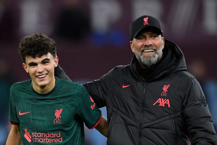 Liverpools German manager Jurgen Klopp (R) congratulates Liverpools Spanish defender Stefan Bajcetic at the end of the English Premier League football match between Aston Villa and Liverpool at Villa Park in Birmingham, central England on December 26, 2022. - RESTRICTED TO EDITORIAL USE. No use with unauthorized audio, video, data, fixture lists, club/league logos or live services. Online in-match use limited to 120 images. An additional 40 images may be used in extra time. No video emulation. Social media in-match use limited to 120 images. An additional 40 images may be used in extra time. No use in betting publications, games or single club/league/player publications. (Photo by Oli SCARFF / AFP) / RESTRICTED TO EDITORIAL USE. No use with unauthorized audio, video, data, fixture lists, club/league logos or live services. Online in-match use limited to 120 images. An additional 40 images may be used in extra time. No video emulation. Social media in-match use limited to 120 images. An additional 40 images may be used in extra time. No use in betting publications, games or single club/league/player publications. / RESTRICTED TO EDITORIAL USE. No use with unauthorized audio, video, data, fixture lists, club/league logos or live services. Online in-match use limited to 120 images. An additional 40 images may be used in extra time. No video emulation. Social media in-match use limited to 120 images. An additional 40 images may be used in extra time. No use in betting publications, games or single club/league/player publications. (Photo by OLI SCARFF/AFP via Getty Images)