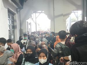 Libur Nataru, Penumpang KRL Jogja-Solo Penuh