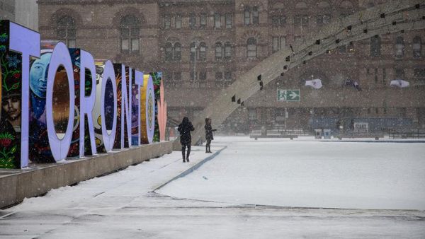 Toronto Diterjang Badai Musim Dingin, Jalanan Jadi Sepi