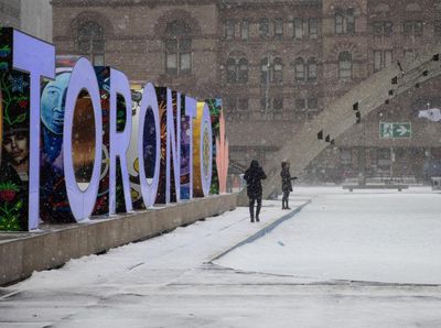 Toronto Diterjang Badai Musim Dingin, Jalanan Jadi Sepi