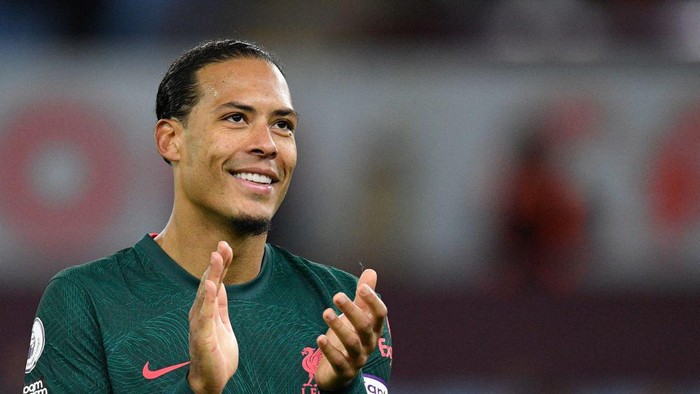Liverpools Dutch defender Virgil van Dijk applauds at the end of the English Premier League football match between Aston Villa and Liverpool at Villa Park in Birmingham, central England on December 26, 2022. - RESTRICTED TO EDITORIAL USE. No use with unauthorized audio, video, data, fixture lists, club/league logos or live services. Online in-match use limited to 120 images. An additional 40 images may be used in extra time. No video emulation. Social media in-match use limited to 120 images. An additional 40 images may be used in extra time. No use in betting publications, games or single club/league/player publications. (Photo by Oli SCARFF / AFP) / RESTRICTED TO EDITORIAL USE. No use with unauthorized audio, video, data, fixture lists, club/league logos or live services. Online in-match use limited to 120 images. An additional 40 images may be used in extra time. No video emulation. Social media in-match use limited to 120 images. An additional 40 images may be used in extra time. No use in betting publications, games or single club/league/player publications. / RESTRICTED TO EDITORIAL USE. No use with unauthorized audio, video, data, fixture lists, club/league logos or live services. Online in-match use limited to 120 images. An additional 40 images may be used in extra time. No video emulation. Social media in-match use limited to 120 images. An additional 40 images may be used in extra time. No use in betting publications, games or single club/league/player publications. (Photo by OLI SCARFF/AFP via Getty Images)