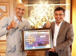 Penghargaan The Best Transformation Leader Penghargaan The Best Transformation Leader