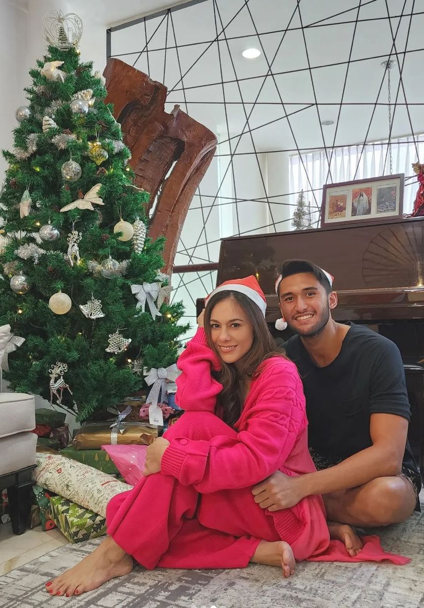 Wulan Guritno Perayaan Natal Wulan Guritno