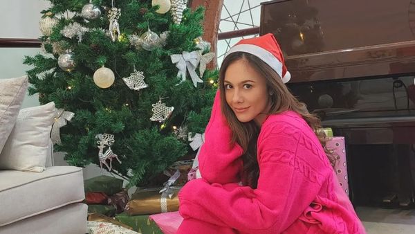 7 Foto Wulan Guritno Rayakan Natal Bareng Pacar & Keluarga, Mesra dan Kompak