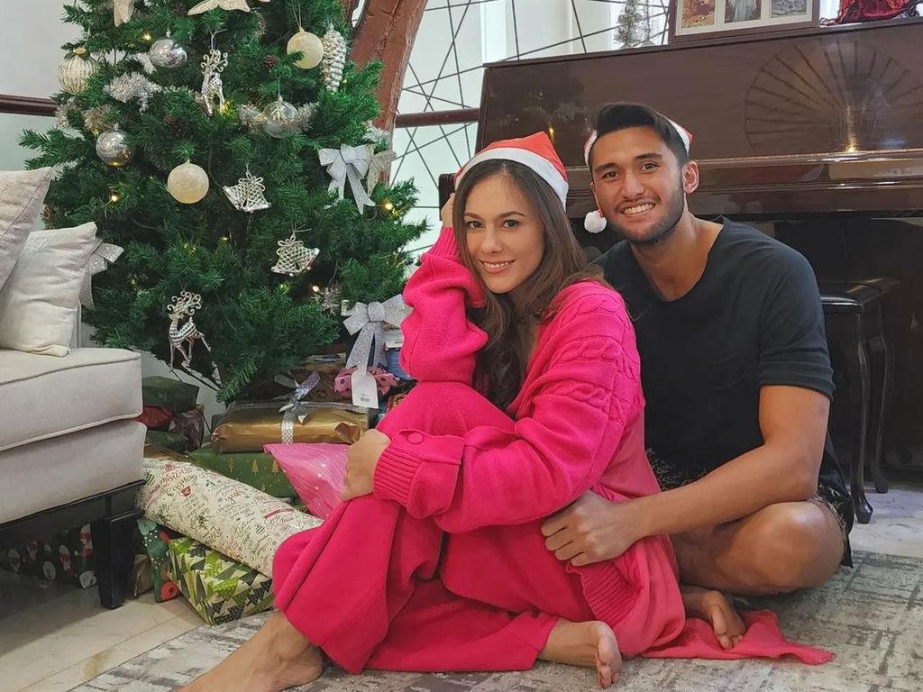 Rayakan Natal Bareng Sabda Ahessa, Jawaban Wulan Guritno Bikin Adem Rayakan Natal Bareng Sabda Ahessa, Jawaban Wulan Guritno Bikin Adem