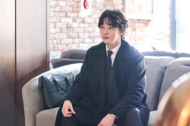 Yoon Si Yoon / Foto : twitter.com/KBS_Drama Yoon Si Yoon / Foto : twitter.com/KBS_Drama