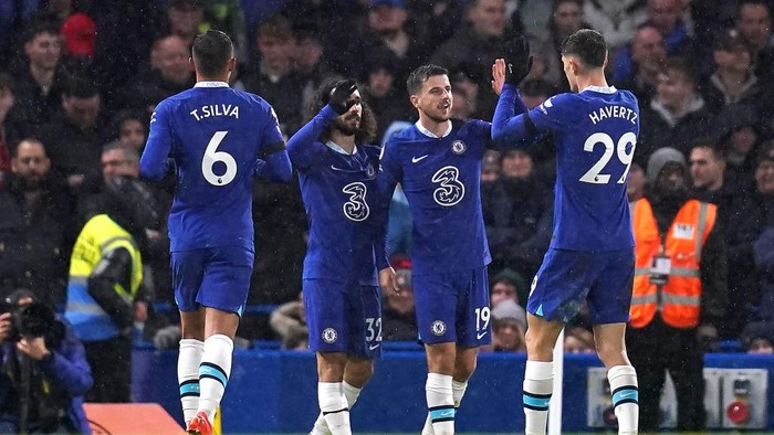 Chelseas Mason Mount (second right) celebrates scoring their sides second goal of the game with team-mates Thiago Silva (left), Marc Cucurella and Kai Havertz (right) during the Premier League match at Stamford Bridge, London. Picture date: Tuesday December 27, 2022. (Photo by John Walton/PA Images via Getty Images)