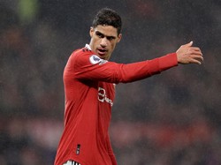 Eks MU Minta Raphael Varane Berhenti Mengeluh!