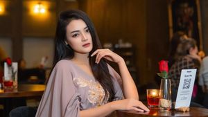 5 Potret Adelia Zizi yang Rindu Rebutan Gorengan Saat Bukber Keluarga