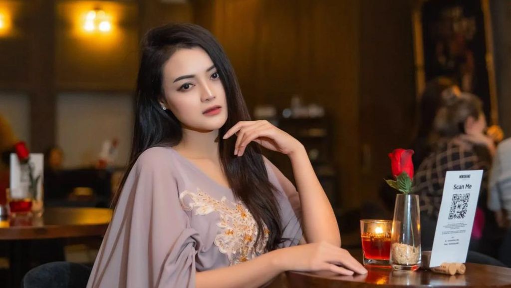 5 Potret Adelia Zizi yang Rindu Rebutan Gorengan Saat Bukber Keluarga 5 Potret Adelia Zizi yang Rindu Rebutan Gorengan Saat Bukber Keluarga