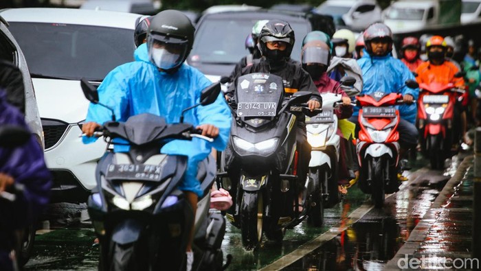 Bye-bye Payung? Intip Kapan Hujan Bakal Mereda Tahun Depan!