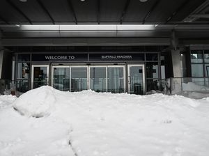 Sepekan AS Dihantam Badai Salju, Pelancong Frustasi Tak Bisa Terbang