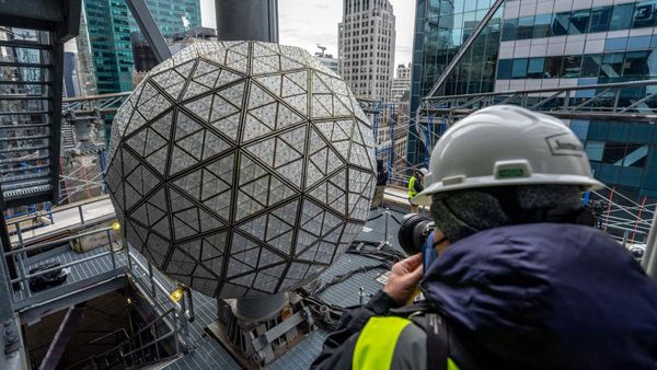 Wow.. Bola Kristal Raksasa Siap Hiasi Malam Tahun Baru di  New York