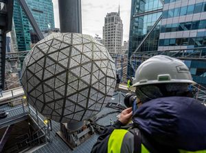 Wow.. Bola Kristal Raksasa Siap Hiasi Malam Tahun Baru di  New York Wow.. Bola Kristal Raksasa Siap Hiasi Malam Tahun Baru di  New York