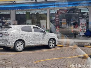 Mobil Misterius Diduga Wuling Alvez Diuji di Tol Cikampek Mobil Misterius Diduga Wuling Alvez Diuji di Tol Cikampek