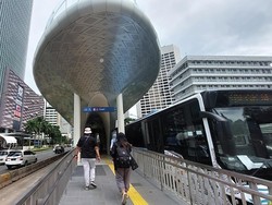 Hindari Macet, Karyawan di Sudirman Ini Pilih Naik TransJ Saat KTT ASEAN
