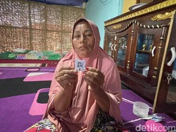 Ibu Nirwana Selle Tak Kuasa Lihat Putrinya, Hanya Meratapi Kantong Jenazah