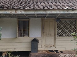 Mengintip Isi Rumah di Kampung Pulo Garut yang Sakral
