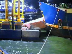 Kapal di Pelabuhan Merak Tak Diizinkan Berlayar Imbas Cuaca Buruk