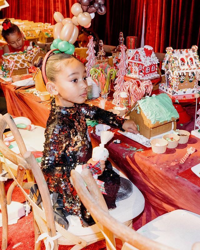 Keluarga Kim Kardashian Rayakan Natal Keluarga Kim Kardashian Rayakan Natal