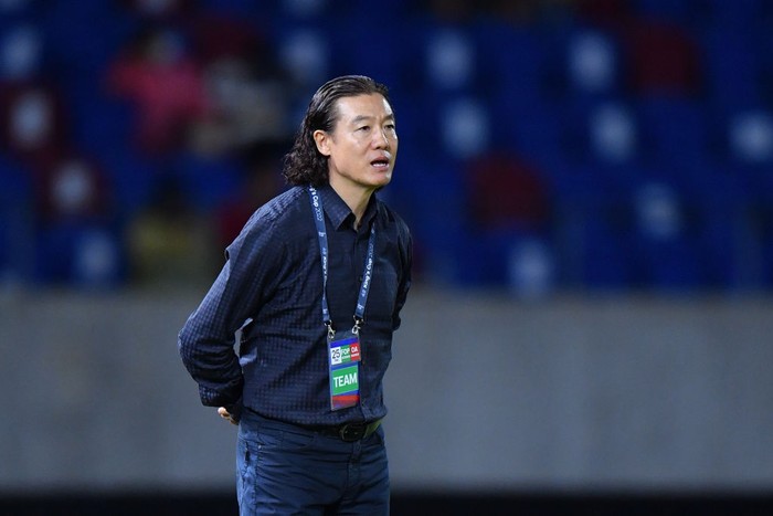 CHIANG MAI, THAILAND - SEPTEMBER 25: Pan-gon Kim head coach of Malaysia during the international friendly match between Malaysia and Tajikistan at 700th Anniversary Stadium on September 25, 2022 in Chiang Mai, Thailand. (Photo by Supakit Wisetanuphong/MB Media/Getty Images)