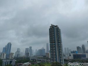 Langit Jakarta Diselimuti Mendung, BMKG Keluarkan Peringatan Dini Langit Jakarta Diselimuti Mendung, BMKG Keluarkan Peringatan Dini