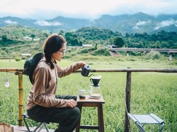 Ini 3 Alasan Ilmiah Mengapa Minum Kopi Bisa Memicu Rasa Bahagia