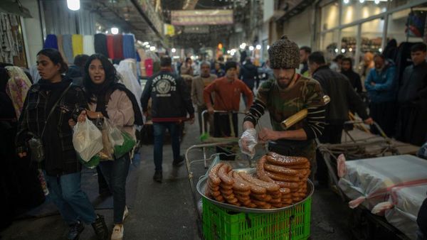 Potret Keseharian Warga Iran di Tengah Parahnya Krisis Ekonomi