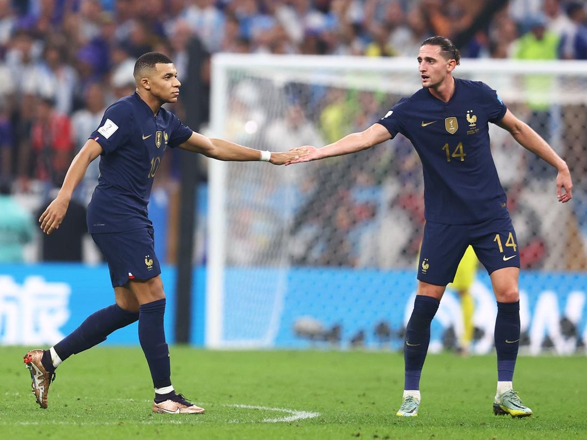 Kylian Mbappe dan Adrien Rabiot. (Foto: Chris Brunskill/Fantasista/Getty Images)