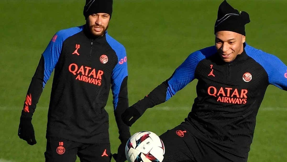 Neymar dan Mbappe. Foto: AFP via Getty Images/JULIEN DE ROSA