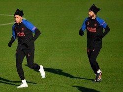 Neymar dan Mbappe tampak kembali berseragam biru merah.  
