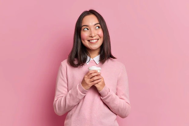 Memikirkan Orang Lain yang Bukan Pasangan Kita/ Foto: Freepik/wayhomestudio Memikirkan Orang Lain yang Bukan Pasangan Kita/ Foto: Freepik/wayhomestudio