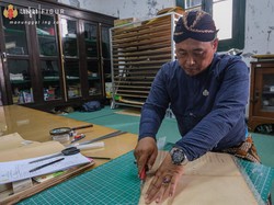 Sosok MW Widyasastra Pitaya, Abdi Dalem Perawat Naskah Keraton Jogja