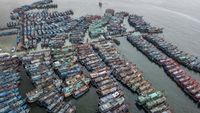 Nelayan di Muara Angke Libur Melaut Akibat Cuaca Buruk