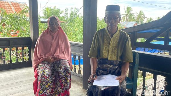 Potret Kesedihan di Raut Ayah-Ibu Nirwana Selle, Seleb Tiktok Tewas di PT GNI