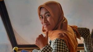 Potret Aktivitas Nirwana Selle saat Operasikan Crane di Pabrik Nikel PT GNI
