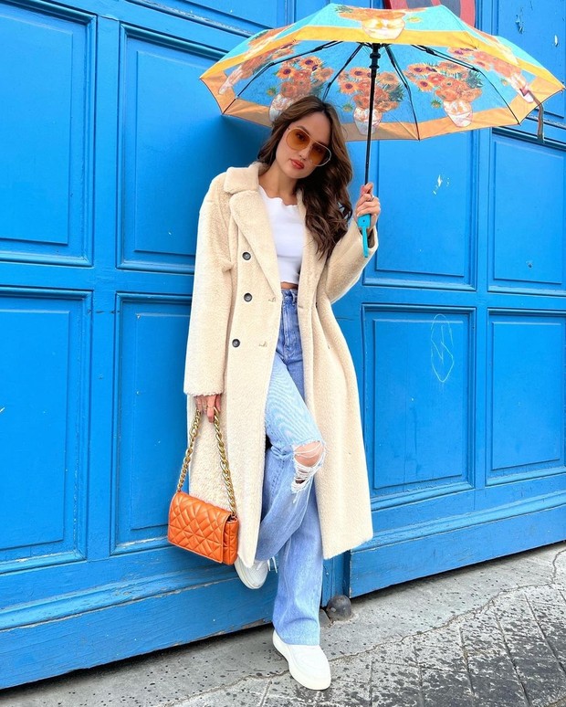 Outfit liburan ala Cinta Laura Kiehl. Foto: Instagram.com/claurakiehl